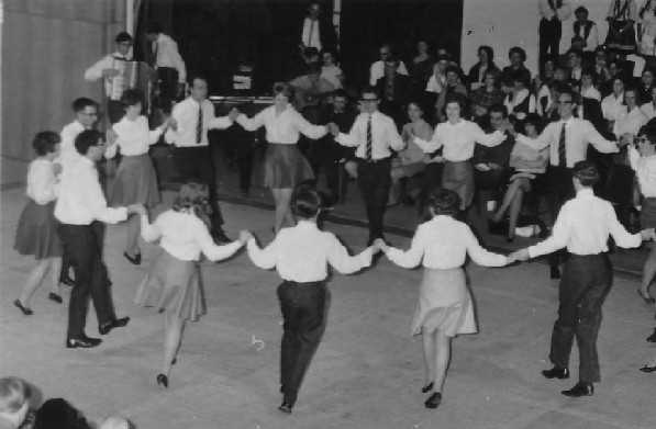 IVFD68Englishdancers.JPG