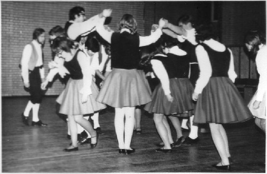 IVFDF70Englishdancers2.JPG